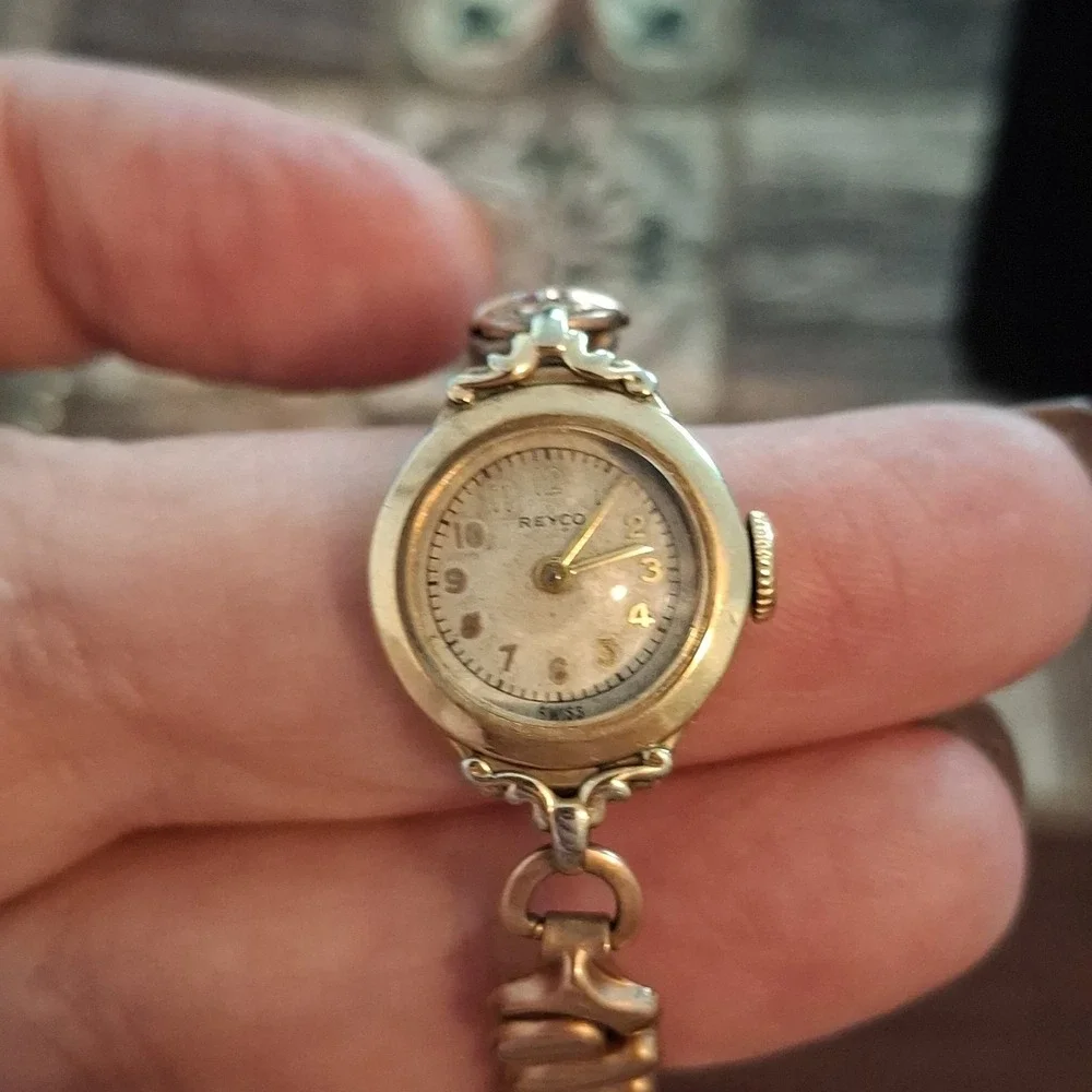 Lot Of 4 Ladies Watches. All Windup With Stretch Bands. *SEE DESCRIPTION*